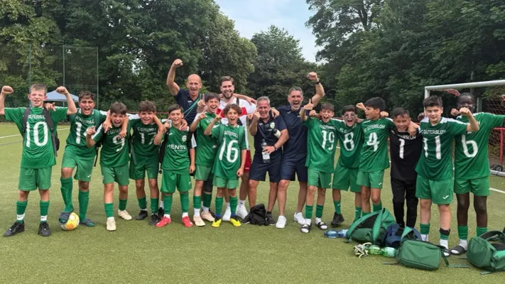 Die D2-Junioren des FCG holden den Tricky Cup in Harsewinkel
