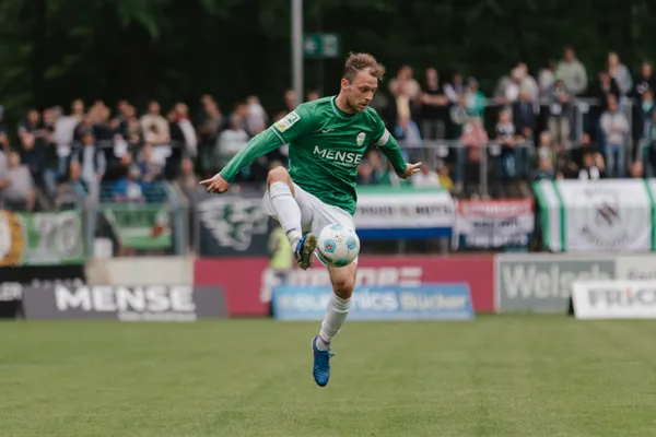 Lattenschießen beim Wuppertal-Spiel