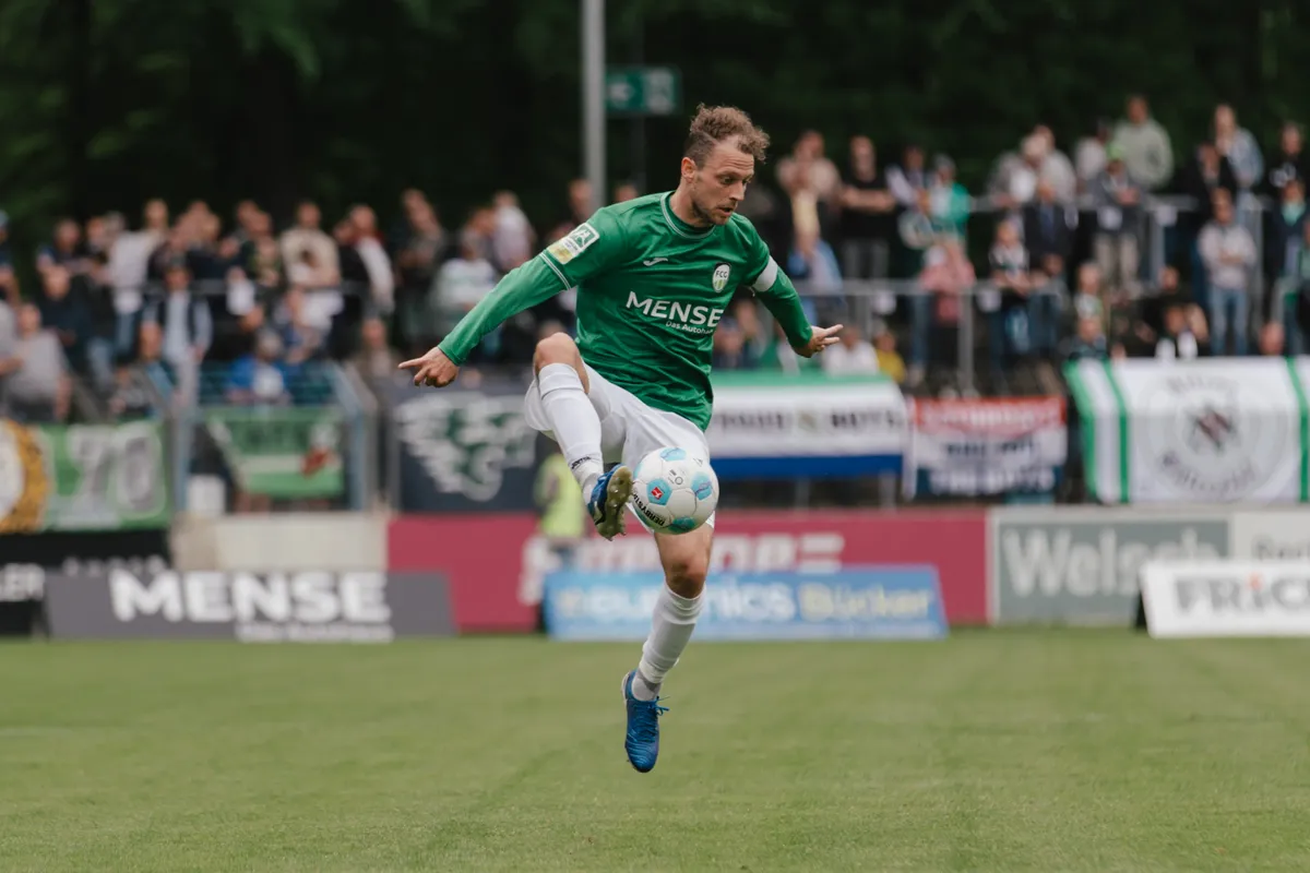 Lattenschießen beim Wuppertal-Spiel