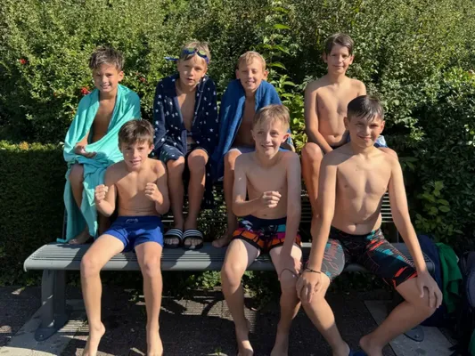 Die E3-Junioren schaffen 2.900 Meter beim 24-Stundenschwimme