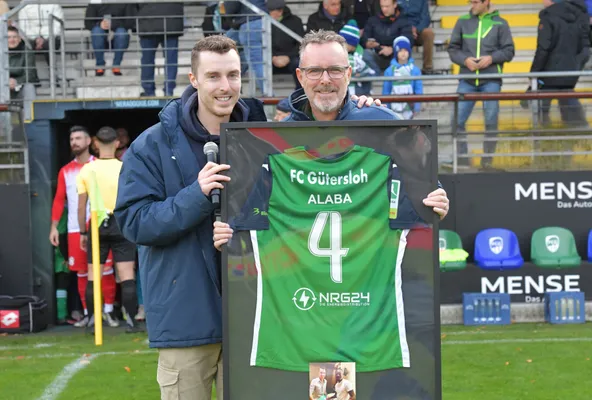 Rolf Rotthaus für Stadionsprecher-Jubiläum geehrt