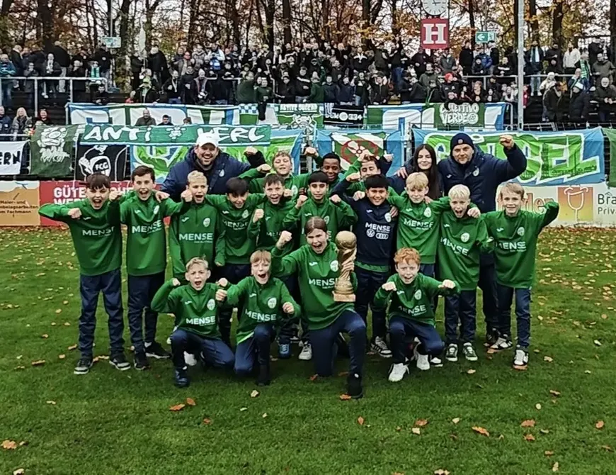 FCG-Fans im Heidewald feiern den Strenge-Cup-Sieger