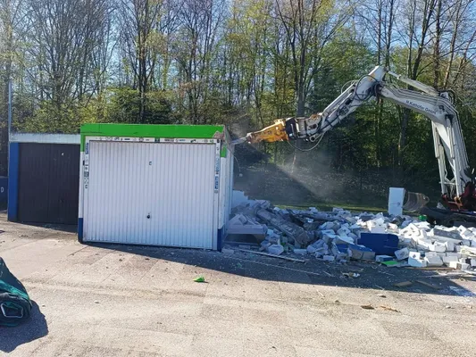 Abbrucharbeiten im Sportzentrum Süd des FC Gütersloh