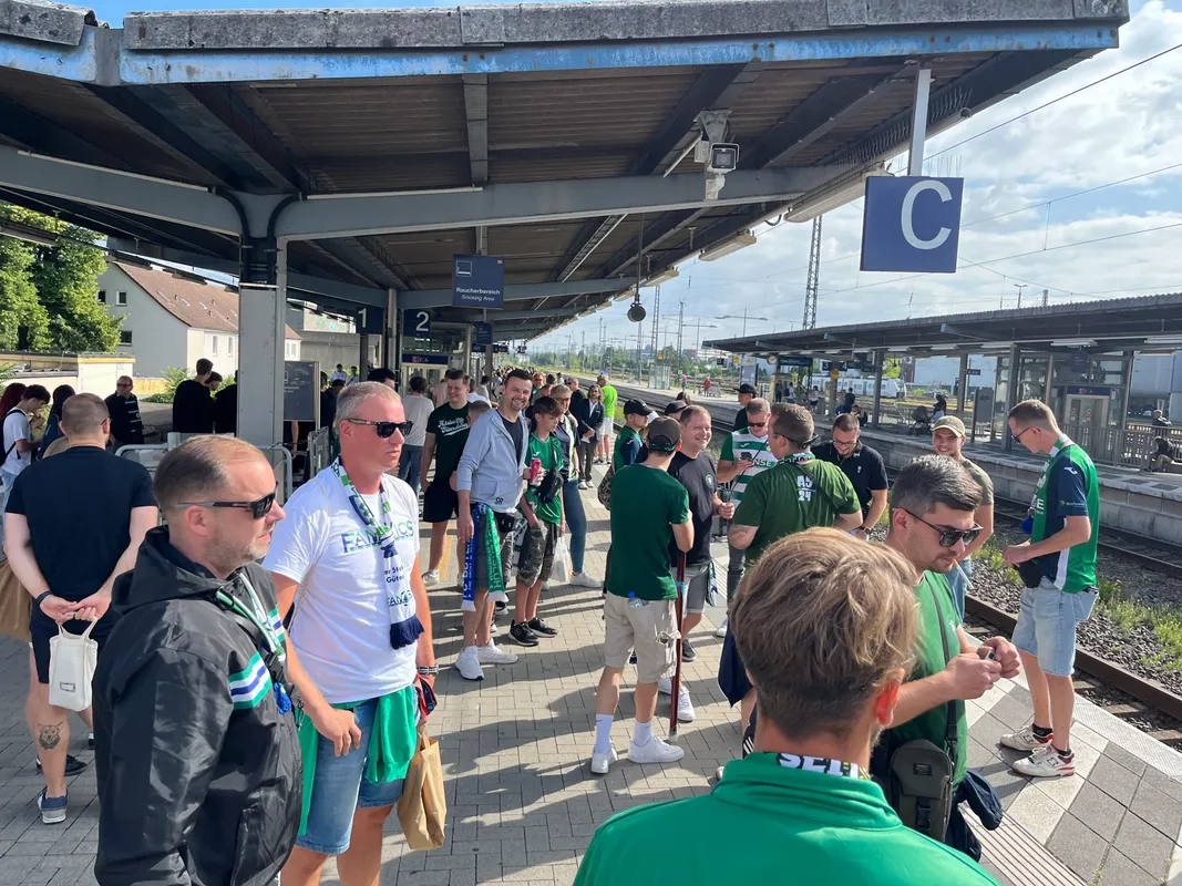 FCG-Fans fahren mit der Bahn ins Tal