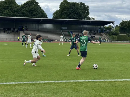 Doppelpacks von Frese und Twardzik beim 4:2 in Gladbach
