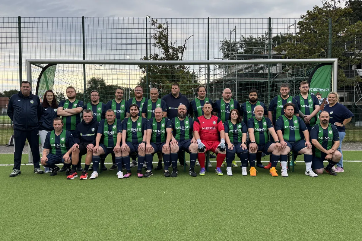 Das neue Mannschaftsfoto des FC Gütersloh XXL